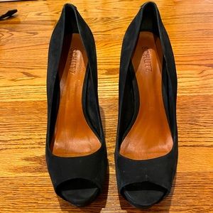 SCHUTZ black velvet pump